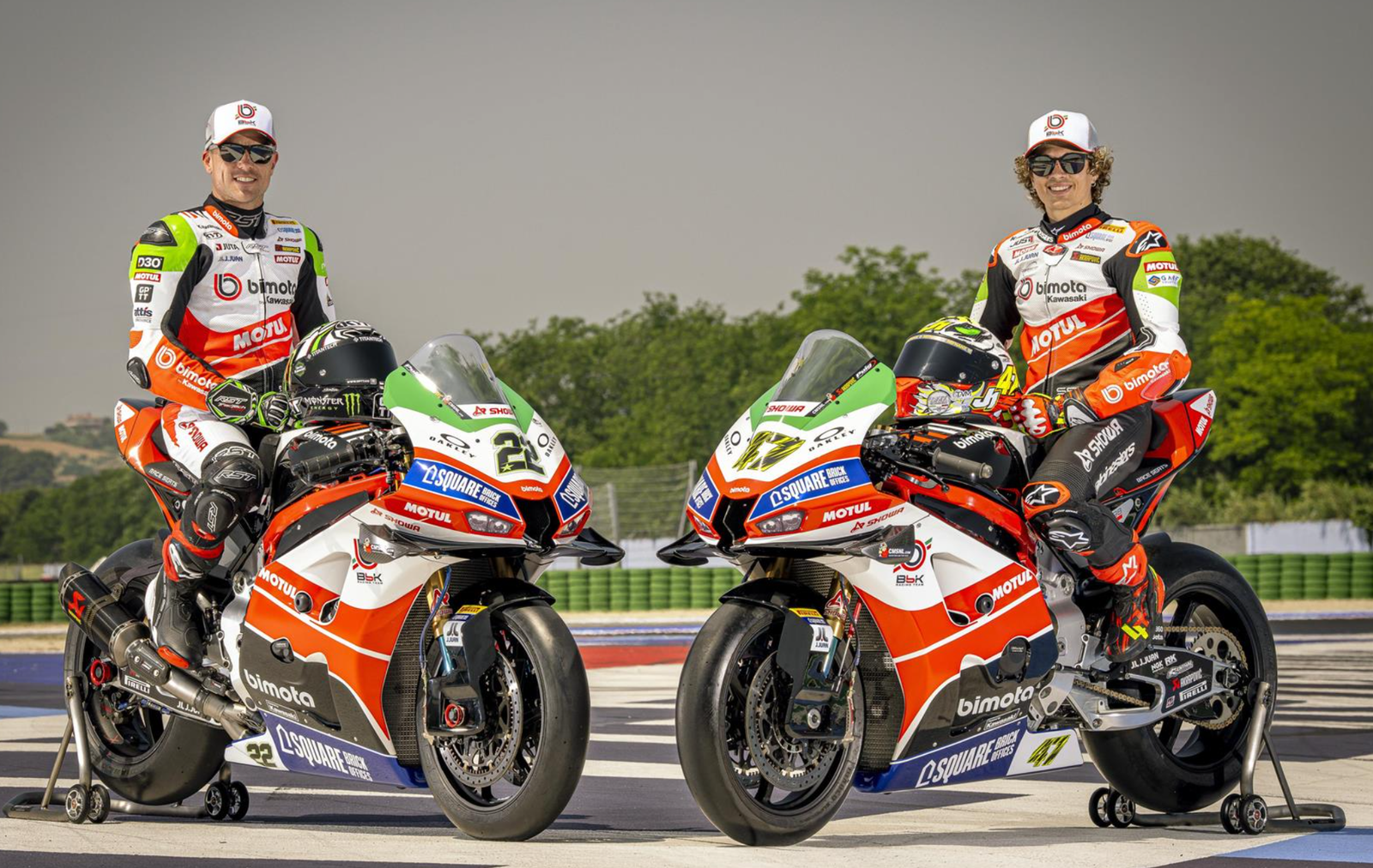 Alex Lowes, Axel Bassani unveil Bimota special edition livery for 2026 Emilia-Romagna WorldSBK. Credit: Kawasaki.